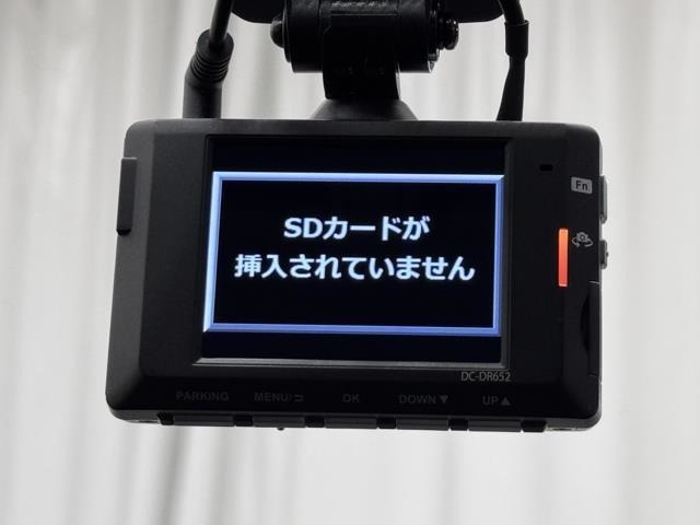 ドライブレコーダー装備してますよ。　思いでの記録や万が一の時の記録にも便利ですね。