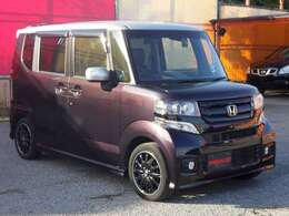 車両入庫チェックではエンジン・機関系をはじめ、電装装備、内装など100項目以上のチェックをしています。試乗も行なっていますのでご安心下さい。