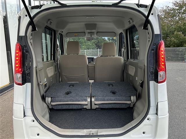 【シートアレンジ】乗車人数、荷物によってシートアレンジは自由自在です！軽い力でシートを動かせます。開口部は低く、重い荷物もラクに積み下ろしできます。