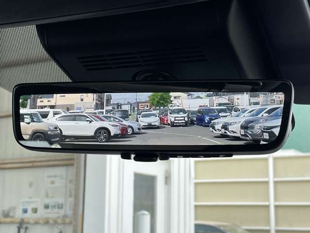 ◆【デジタルインナーミラー】車両後方カメラの映像をルームミラーに映すことが出来ます。 そのため、後席に人や荷物があって後方が見えづらい場合でもしっかり視界を確保することが出来ます。
