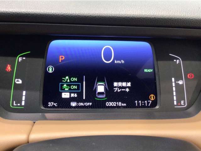 ホンダが推し進める総合先進安全装備のセンシング搭載！　衝突や斜線はみだしなどの危険が予測される時、センサーが警告。ヒューマンエラーを高度先進技術が補完してくれます。