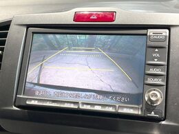 【バックカメラ】駐車時に後方がリアルタイム映像で確認できます。大型商業施設や立体駐車場での駐車時や、夜間のバック時に大活躍！運転スキルに関わらず、今や必須となった装備のひとつです！