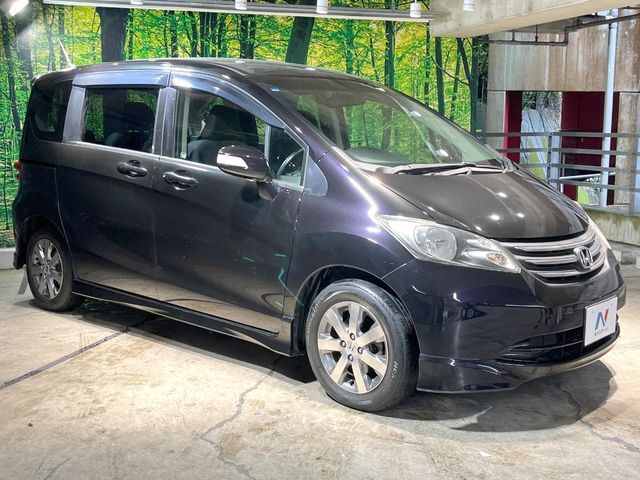 大好評のボディコーティング「弾スプラッシュコート」もご納車までに施工可能。通常のガラスコートと異なる、耐久年数6年の無機質ガラスコーティングが、ボディをキレイな状態に保ってくれます。