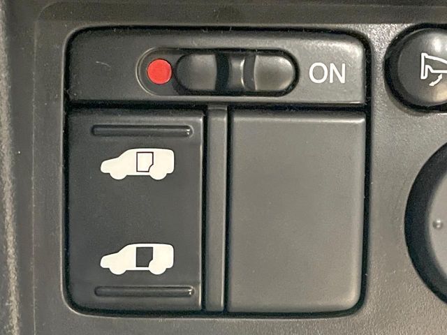【パワースライドドア】スマートキーや運転席のスイッチでスライドドアの開閉が可能♪電動だから力を入れてドアを開ける必要が無く、小さいお子様でも、重い荷物を持っている時もラクに開け閉めできます♪