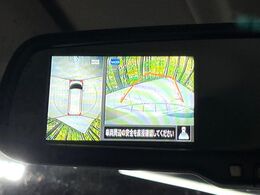 【アラウンドビューモニター】専用のカメラにより、上から見下ろしたような視点で360度クルマの周囲を確認することができます☆死角部分も確認しやすく、狭い場所での切り返しや駐車もスムーズに行えます。
