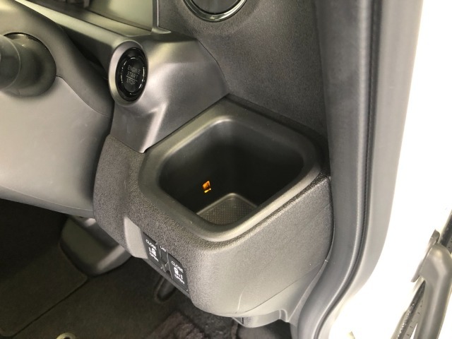 【ドリンクホルダー】こちらにドリンクホルダーがついています！