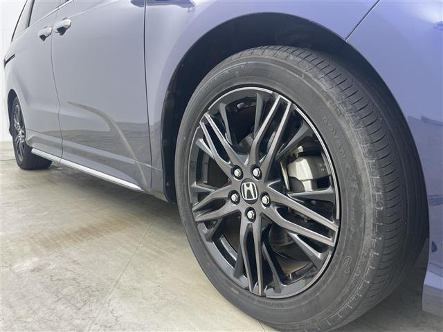 【純正18インチアルミホイール225/50/18】専用のアルミなので、お車のイメージにぴったり！！社外のアルミやスタッドレスタイヤも取り扱いございます！！ドレスアップもカスタマイズもお任せください！！