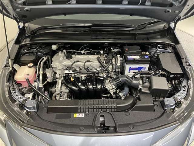 エンジンルーム普段は見えないエンジンルームですが、お手入れが大切な場所ですね。トヨタカローラ名古屋のU-Carはエンジンルームも仕上げております