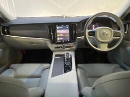 S90B6AWDインスクリプション入荷しました！グーグルナビ、B＆Wサウンドやサンルーフなど豪華装備を施した一台です！クリスタルパールホワイトと白革も高級感Good♪ぜひ一度ご覧にお越しください♪