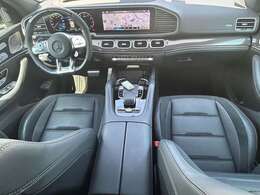 一体感のあるナビは、高級感ある車内を演出してくれます。オーディオ機能も充実しておりますので、運転もより楽しめます♪