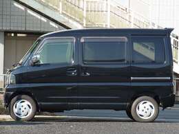 車検を受けてのお渡しです。車検代、重量税、自賠責保険料等含めたものがお支払総額です（他府県登録費、陸送費等は除く）。　車両本体価格に車検費用を含んでいないため掲載規約上「検無」という表記になります。