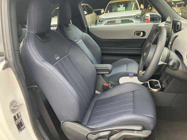 こちらのMINI認定中古車は整備・保証付きでございます。納車前整備費用はお見積書内に別途追加計上する事はございません。認定中古車整備・保証付きのお支払総額でお見積りご確認の上、他店とお比べください！！