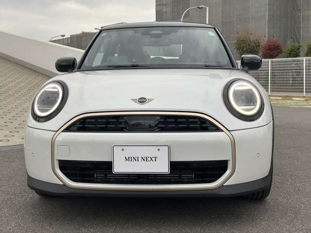 こちらの認定中古車は整備・保証付きでございます。納車前整備費用はお見積書内の諸費用に追加計上する事はございません。認定中古車保証付きのお支払総額でお見積りご確認の上、他店とお比べください