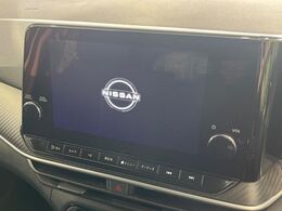 【メーカー純正ナビ】インテリアに溶け込むスタイリッシュな「専用設計」メーカーナビを装備♪視認性や操作性など基本性能にも優れ、より上質なカーライフをお楽しみいただけます。