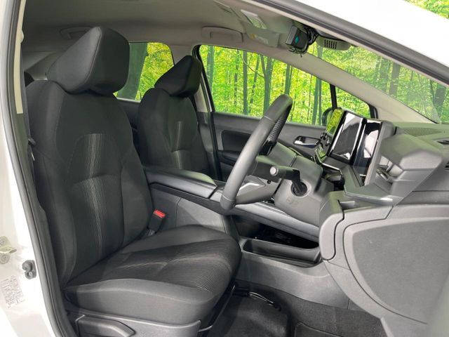運転席シート廻りは使用感も少なく、良好な状態となっています。丁寧に使われていたことがよくわかりますね。