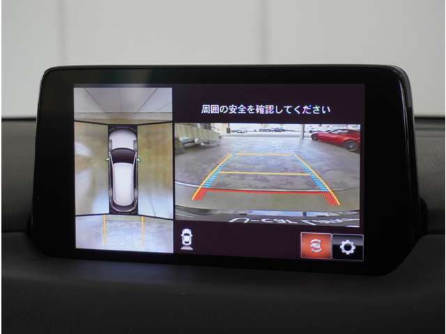 【360°ビュー・モニター】クルマを真上から見たような俯瞰（ふかん）映像や助手席側のサイド映像など、視点を切り替えて表示。さまざまなアングルで視界をサポートします。