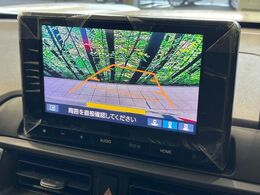 【バックカメラ】駐車時に後方がリアルタイム映像で確認できます。大型商業施設や立体駐車場での駐車時や、夜間のバック時に大活躍！運転スキルに関わらず、今や必須となった装備のひとつです！