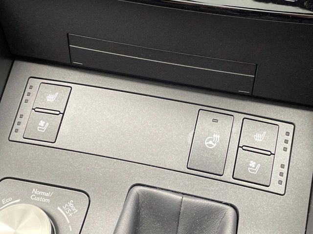 ●フロントシートヒーティング：運転席・助手席共に三段階で調節が可能なシートヒーターを装備しております。季節を問わず快適にご使用いただけます。