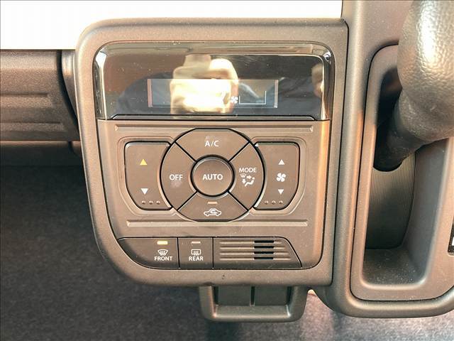 【オートエアコン】室内の温度を設定すれば自動でエアコンと暖房を切り替え、風量、送風場所も自動で切り替えしてくれるのでとても便利です。