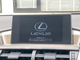 【メーカー純正ナビ】インテリアに溶け込むスタイリッシュな「専用設計」メーカーナビを装備♪視認性や操作性など基本性能にも優れ、より上質なカーライフをお楽しみいただけます。
