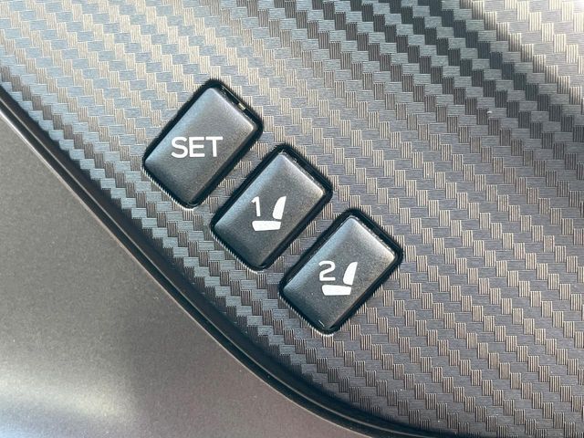 【メモリー機能付きパワーシート】ドライバーごとに設定したシート位置を記憶して、ボタン一つで切り替えできる便利な機能！運転する方が複数名いらっしゃるご家庭におすすめです♪