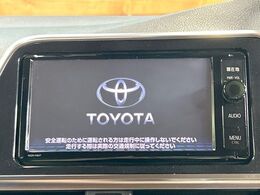 【純正ナビ】人気の純正ナビを装備しております。ナビの使いやすさはもちろん、オーディオ機能も充実！キャンプや旅行はもちろん、通勤や買い物など普段のドライブも楽しくなるはず♪