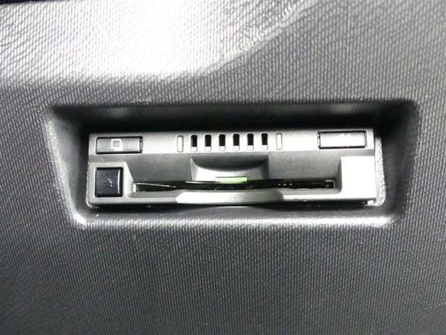 ナビ連動タイプのETC車載機です。ナビゲーションと連動してくれますのでカード未挿入を知らせてくれるなど便利な機能が追加されています。