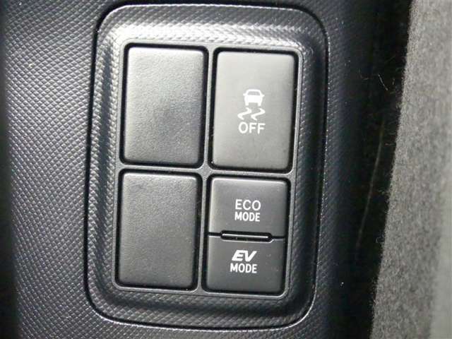 EVドライブモードで、早朝・深夜や屋内の駐車場などで、エンジン音や排気ガスを気にすることなく走れます。