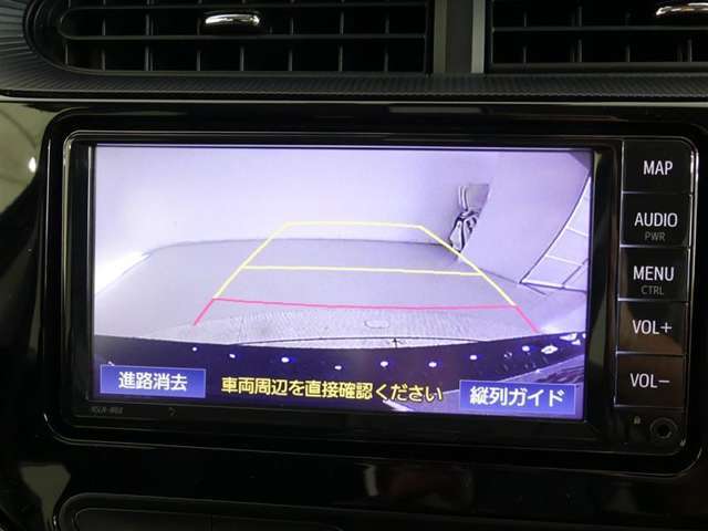 車庫入れや駐車で威力を発揮するのがバックモニター！ナビディスプレイに後ろの様子が映し出されるから安心です。