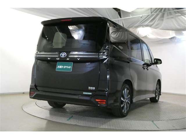 走りにこだわりながら収納力も持ち合わせたお車です。荷物を載せて軽快なドライブを楽しめますよ♪