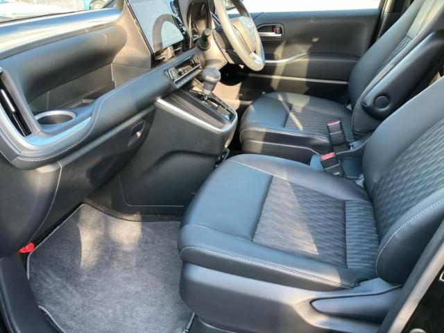 WECARSでは各商談席に大型モニターをご用意しております！見やすい大画面でゆったりと全国の在庫をご覧いただけます！是非ご来店お待ちしております！