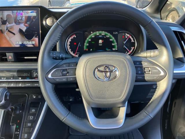 WECARSの展示場では実際に見て、触ってお車をお選びいただけます！知識の豊富な営業スタッフが様々なカーライフをご提案いたします！