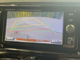 【バックカメラ】駐車時に後方がリアルタイム映像で確認できます。大型商業施設や立体駐車場での駐車時や、夜間のバック時に大活躍！運転スキルに関わらず、今や必須となった装備のひとつです！