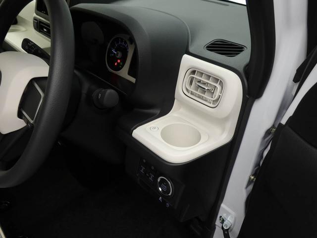 ホットドリンクをちょうどいい温度でキープしてくれる保温機能付きのカップホルダー。カフェのテイクアウトをドライブ中おいしい温度で飲めます。