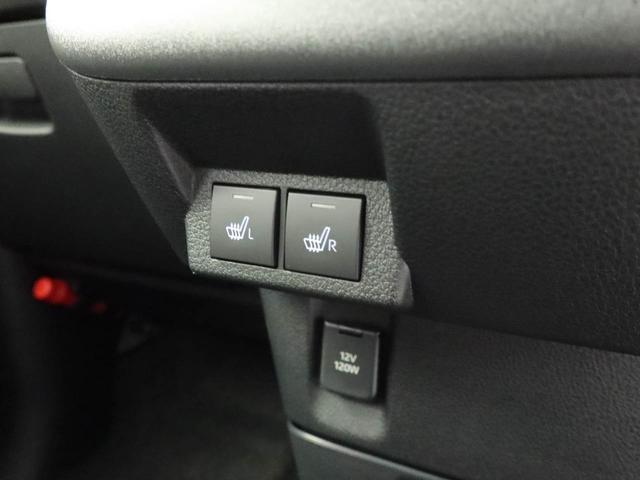 運転席＆助手席シートヒーター。座面を素早く温めて寒い日も走り始めから快適です。