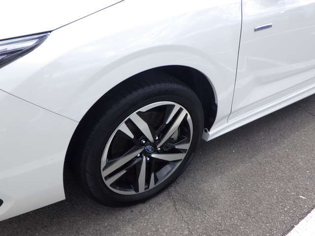下取車がございましたら、査定させていただいて下取価格を乗り出し価格から差し引きいたします。どんなお車も下取価格として計上いたしますので、なるべく下取車にお乗りになってご来店くださいませ。
