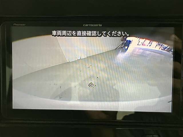 バックモニターで、後方を確認しながら安心して駐車することができます。運転初心者も熟練者も必須の機能ですよ！