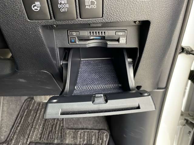 【運転席操作部】快適なドライブを楽しむための機能が装備されています！運転席から触れるので、使いやすいです！除菌プランいれていただくと、さらに清潔で安心していただけます！