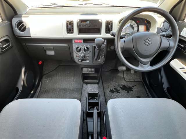 外装は、入庫の時点で隅々まで一度仕上てあります。お車を永く綺麗にお乗り頂く為に、ガラスの膜でラッピングをする様な特殊ガラス系ボディコーティングも取り扱いが御座いますので、お気軽にお声かけください。