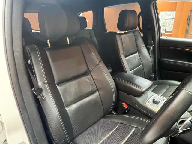 安心してカーライフを始めていただくことが出来るよう、納車前にディーラー整備工場もしくは熟練メカニックが在籍する輸入車専門の整備工場にて点検を行い、必要な整備を実施いたします。