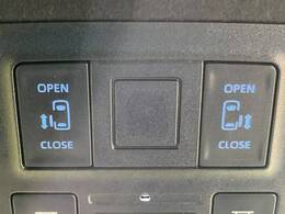 【両側パワースライドドア】スマートキーや運転席のスイッチで後席両側スライドドアの開閉が可能♪電動だから力を入れてドアを開ける必要が無く、小さなお子様でも簡単に開け閉めでき快適です♪
