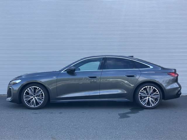 創業者アウグスト・ホルヒから受け継がれる「技術による先進」。Audiは、いつの時代も他に先駆けて最先端技術を開発し、厳しいレースの現場で性能を実証した上で、市販車にいち早くフィードバックしております。
