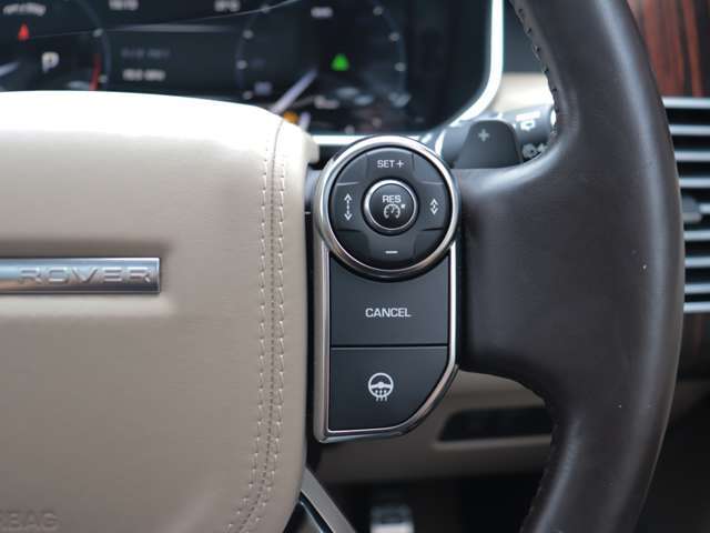 アダプティブクルーズコントロール装着車です。前の車に追従してくれる便利な機能です。