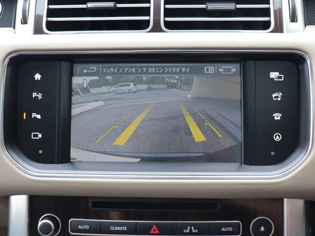 バックカメラも搭載しております。ガイドラインが表示されますので安心して駐車ができます。