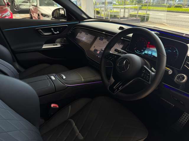 メルセデス・ベンツの定める厳しい基準をクリアしたお車のみをご案内させて頂きます。納車前整備はメーカー規定に基づき100項目以上にも及ぶ点検を熟練のメカニックによって行いご納車させて頂きます。