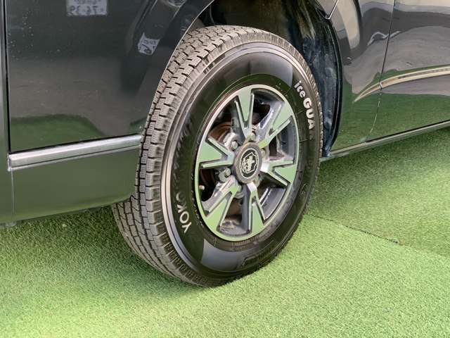 スタイリッシュな『社外アルミホイール』！鉄よりも軽く燃費にも優しいです。