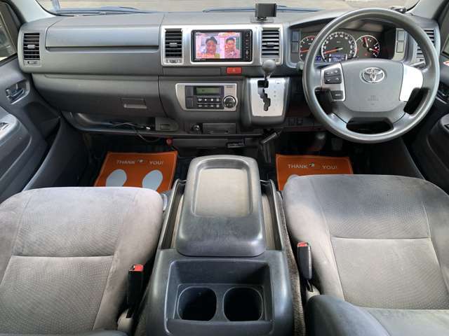 ご覧の通り、ゆったりとした運転席です♪ 試乗後は除菌を実施しております。