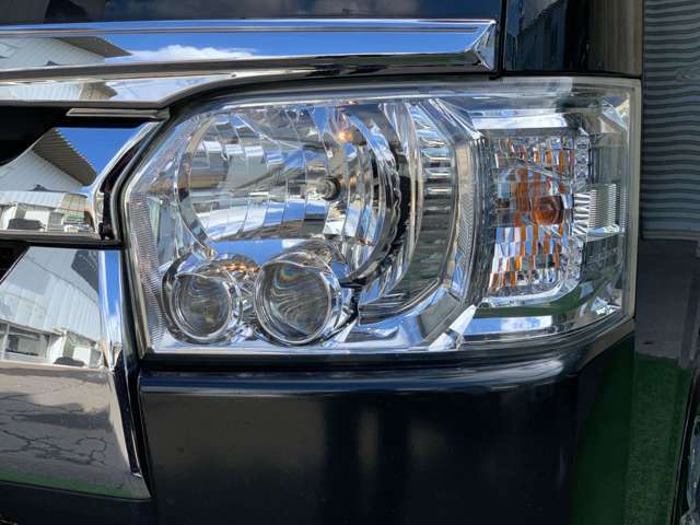 LEDヘッドライトです！ヘッドライトをコーティングしておりますので、経年劣化で起こる『黄ばみや表面のくすみ』一切なし！クリアーにリフレッシュし、夜間も明るく照らしてくれます♪