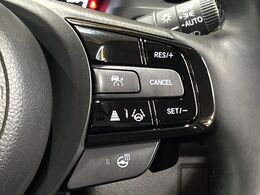 【アダプティブクルーズコントロール】高速道路での長距離走行が楽に！！自動で速度を保つクルーズコントロールが、衝突軽減システムと連携し、前方の車両を感知して車間を保つように速度調節してくれます！！