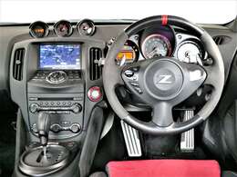 専用デザインのシートに身を沈め、レッドセンターマーク付のステアリングを握る時、NISMOの情熱と想いを感じていただけるだろう☆
